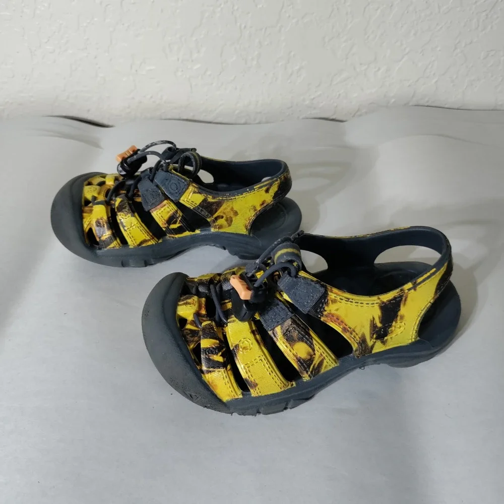 Keen Newport H2 Kids Yellow Black Tie Dye Water Sandals Outdoor Shoes Size 9